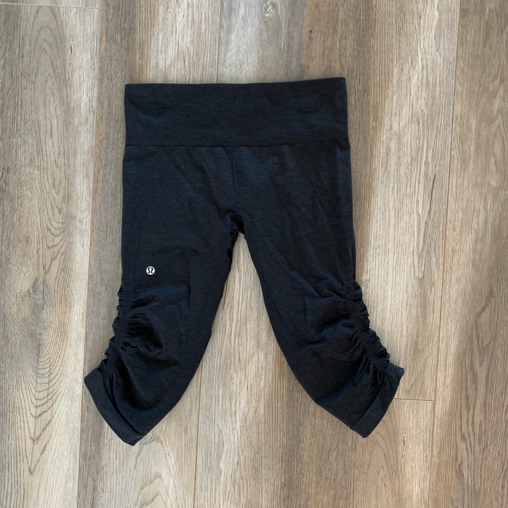 Lululemon dark gray capri leggings